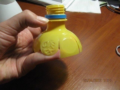 Лилия из пластиковых бутылок.