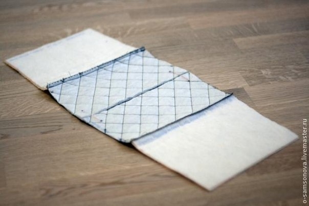 Сумочка - косметичка на молнии прямоугольная.