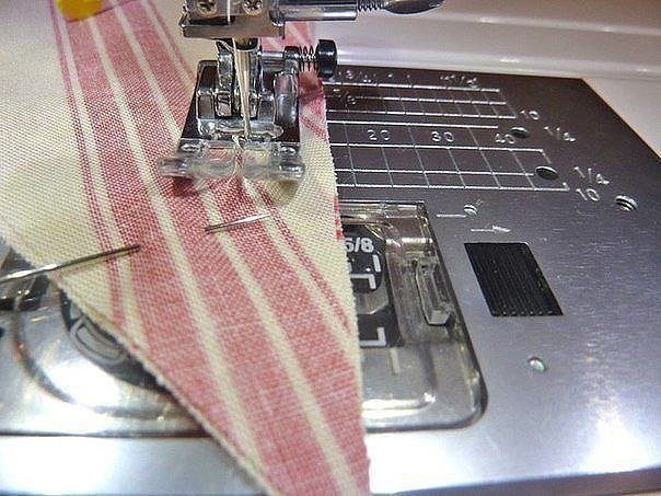 Круглая подушка из лоскутов. Мастер-класс.