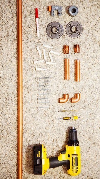 Потолочная вешалка из труб