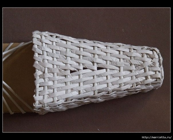 Декоративное кашпо-автомобиль из бумажных трубочек