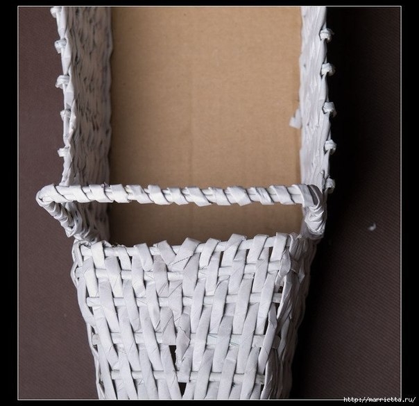 Декоративное кашпо-автомобиль из бумажных трубочек