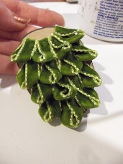 Шишка из лент.