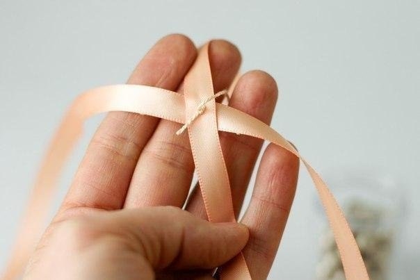 Плетём стильный браслетик на лето