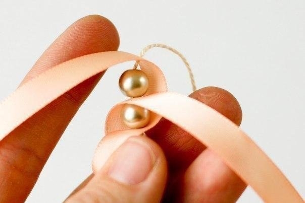 Плетём стильный браслетик на лето