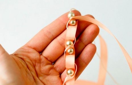 Плетём стильный браслетик на лето