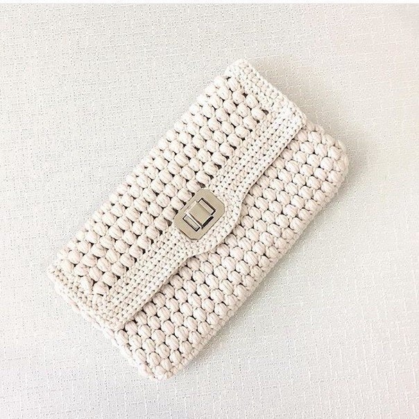 Сумочка-клатч пышными столбиками