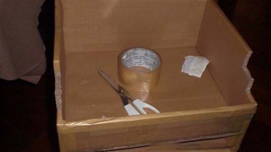 Тумбочка из картона для хранения мелочей