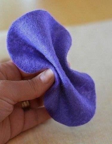 Идея, как сделать бабочки для декора из фетра