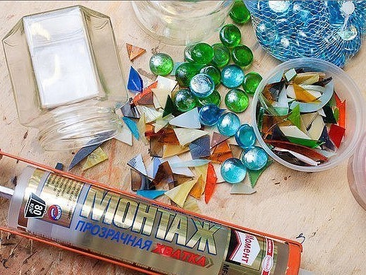 Мастерим яркие подсвечники для сада