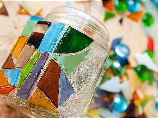 Мастерим яркие подсвечники для сада