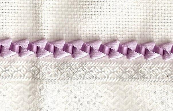 Бордюр из лент на полотенце.