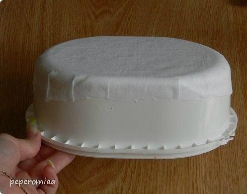 Шкатулка из контейнера от мороженого и атласных лент