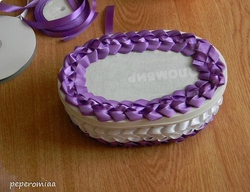 Шкатулка из контейнера от мороженого и атласных лент