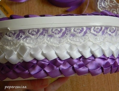 Шкатулка из контейнера от мороженого и атласных лент