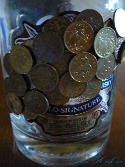 Бутылочка с монетками