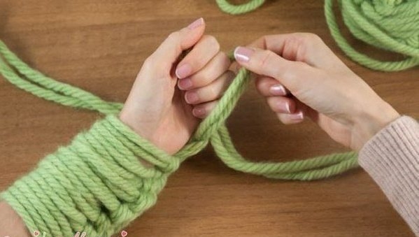 Тренд - дизайнерский шарф руками