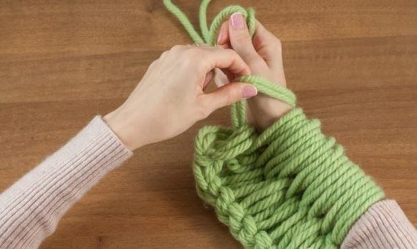 Тренд - дизайнерский шарф руками