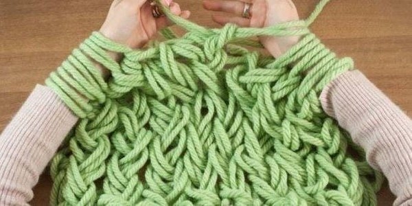 Тренд - дизайнерский шарф руками