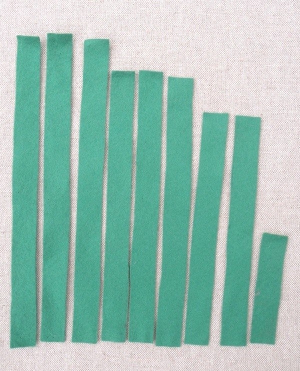 Бант-украшение из фетровых ленточек