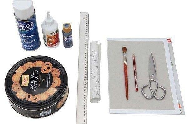 Коробочка из-под печенья превращается в коробочку для хранения чайных пакетиков