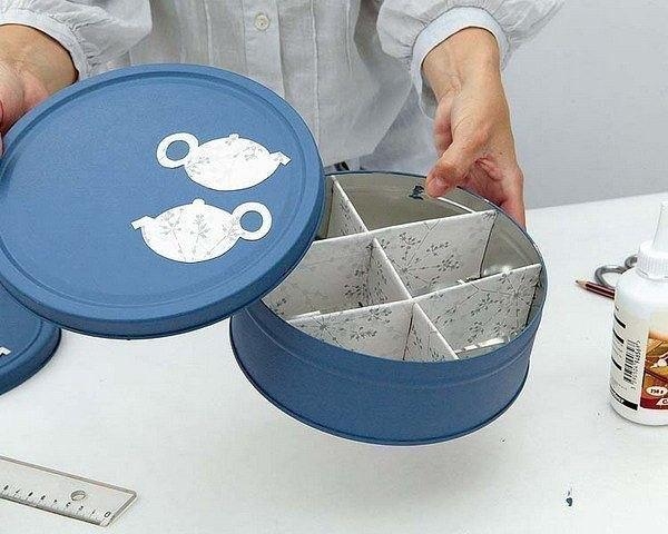 Коробочка из-под печенья превращается в коробочку для хранения чайных пакетиков