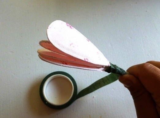 Текстильный цветок на проволочном каркасе для декора