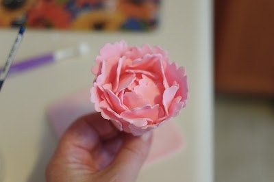 Декорируем торт пионами