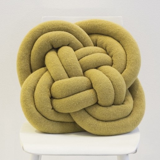 Декоративная подушка-узел