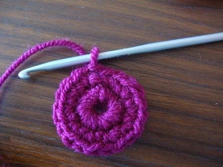 Носочки малышам из остатков пряжи