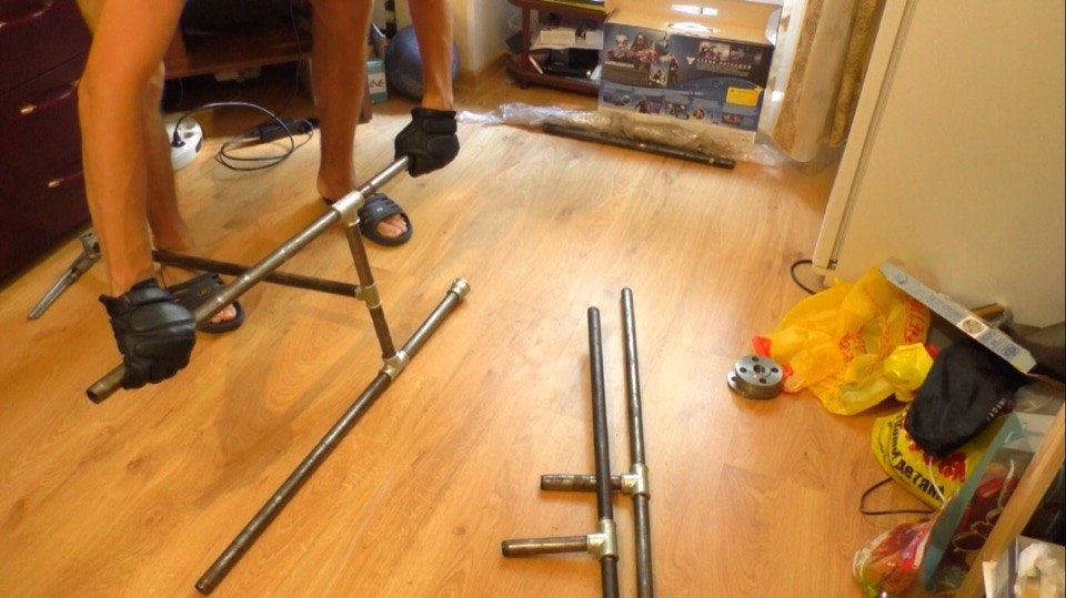 Стол из труб и фитингов