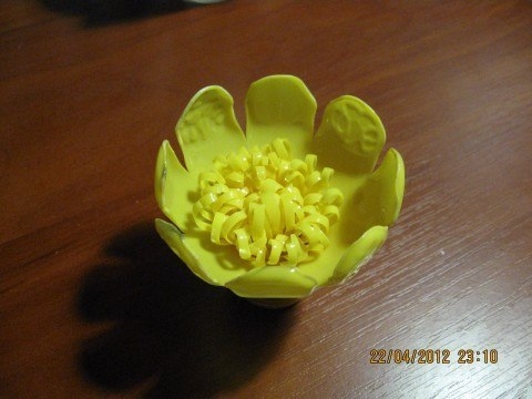 Лилия из пластиковых бутылок