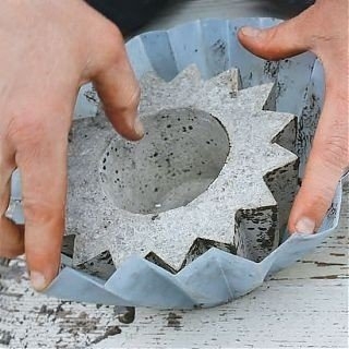 Вазы для цветов своими руками. Из бетона