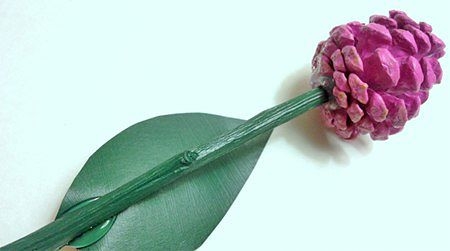 Букет роз из шишек