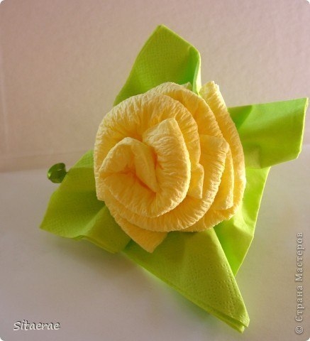 Роза из салфеток