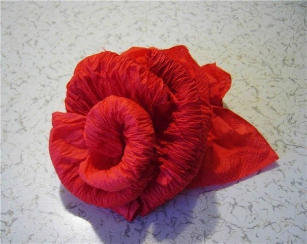 Роза из салфеток