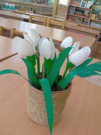 Из одноразовых ложек