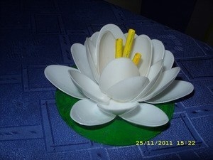 Из одноразовых ложек