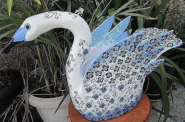 Мусор превращаем в красоту. Лебедь из пластиковой бутылки