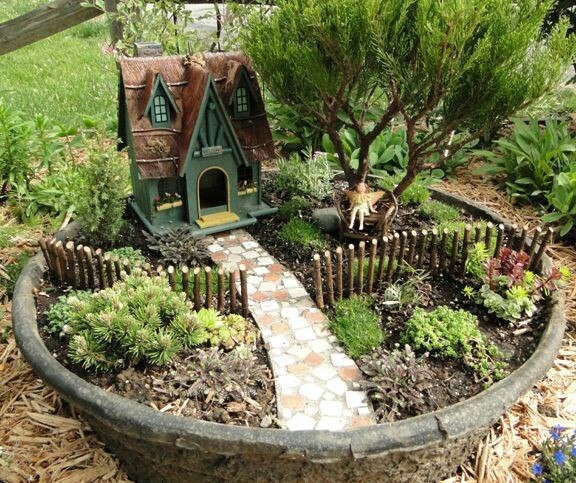 Садовая миниатюра