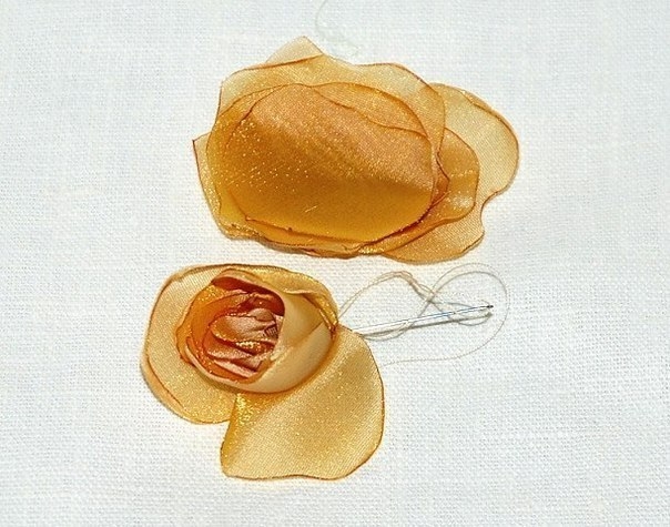 Заколка в виде объемной розы