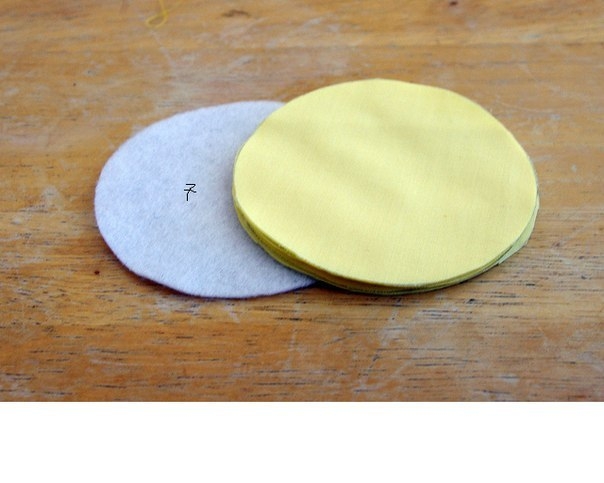 Цветы из кружков ткани