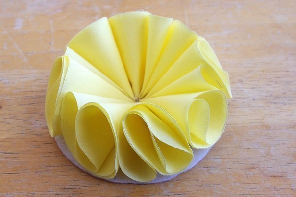 Цветы из кружков ткани