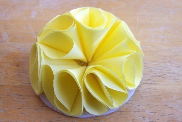 Цветы из кружков ткани