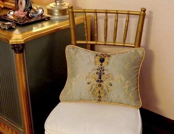 Подушки вышитые бисером. Идеи для творчества