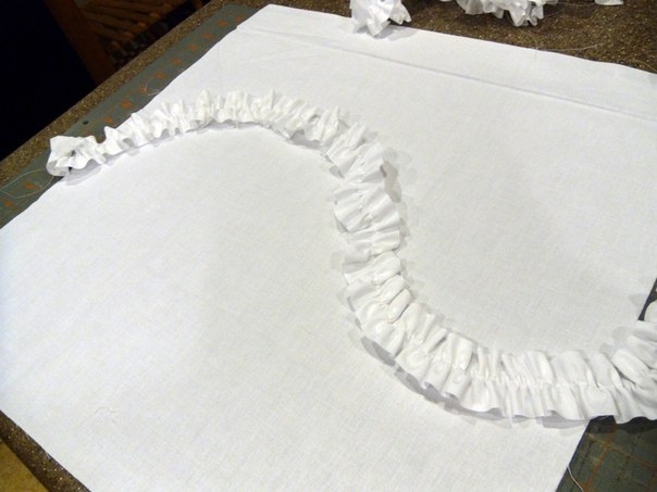 Красивые подушки с рюшами