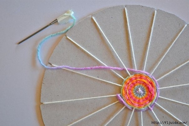 Текстильные циновки при помощи самодельного ткацкого станочка Текстильные циновки при помощи самодельного ткацкого станочка