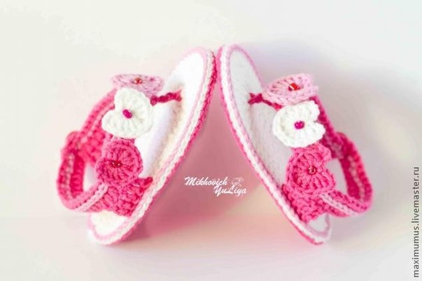 Вяжем крючком детские сандалики