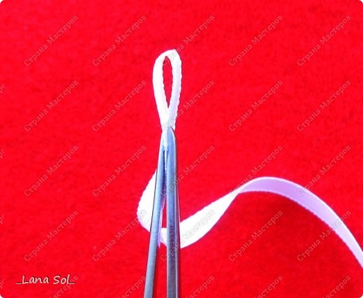 Лепесток из атласной ленты Лепесток из атласной ленты