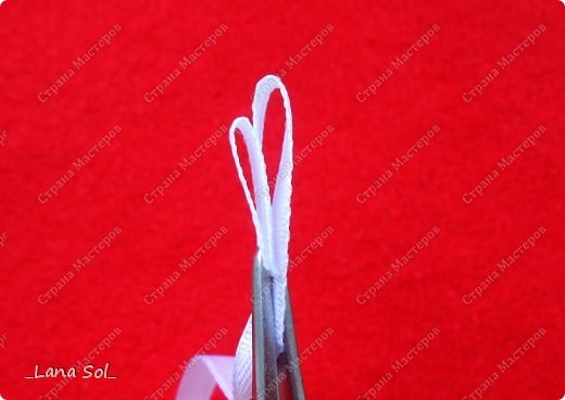 Лепесток из атласной ленты Лепесток из атласной ленты